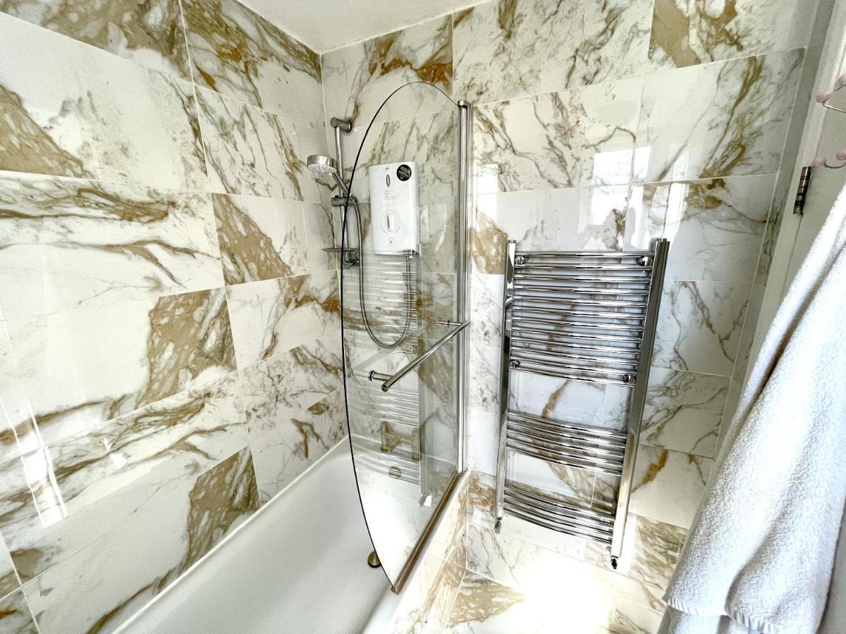 Beautiful 3-Bed Apartment At Swiss Cottage London Exterior photo