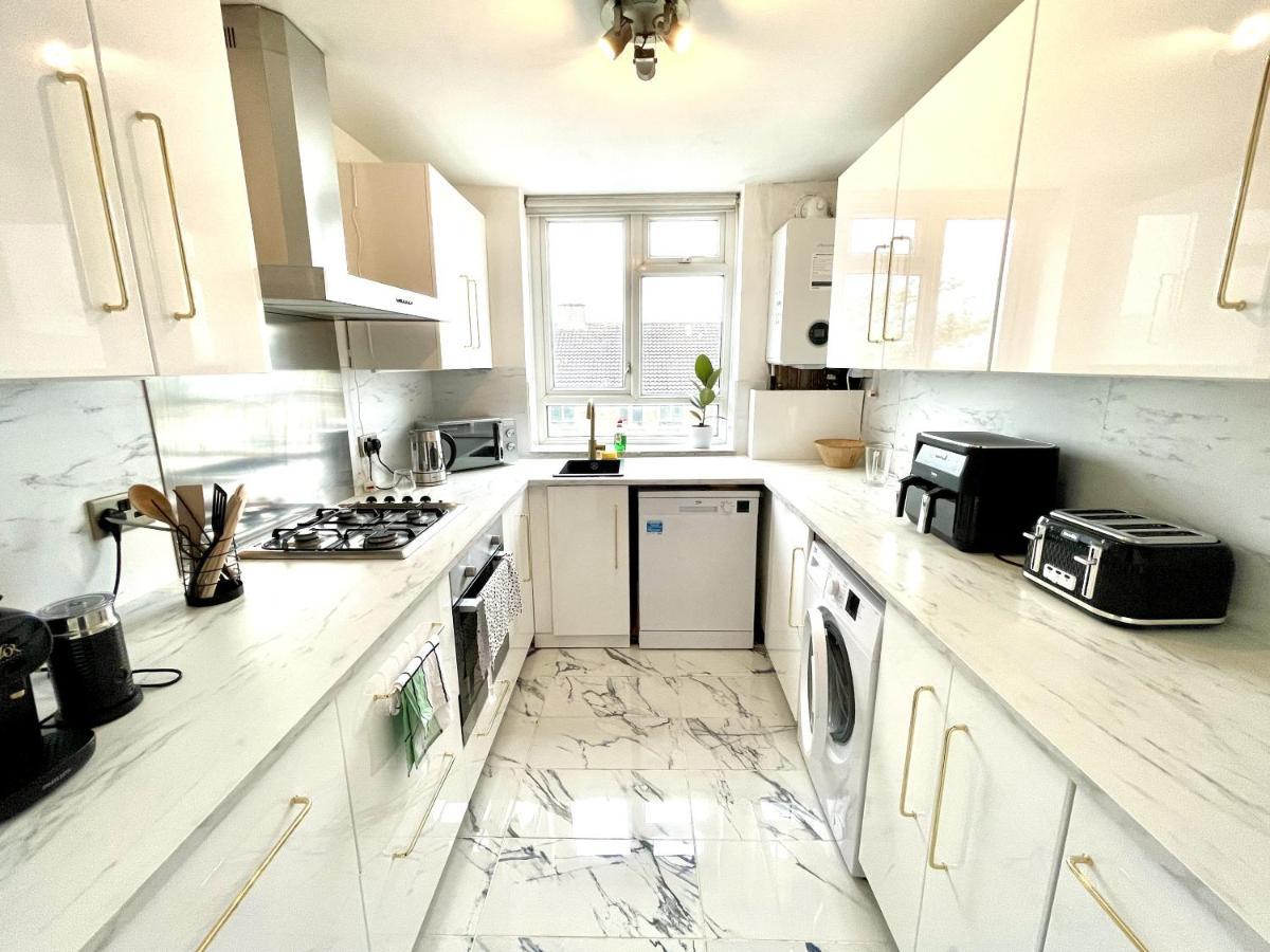 Beautiful 3-Bed Apartment At Swiss Cottage London Exterior photo